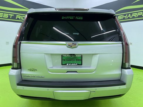 Used 2018 Cadillac Escalade ESV Luxury AWD/4WD image 8