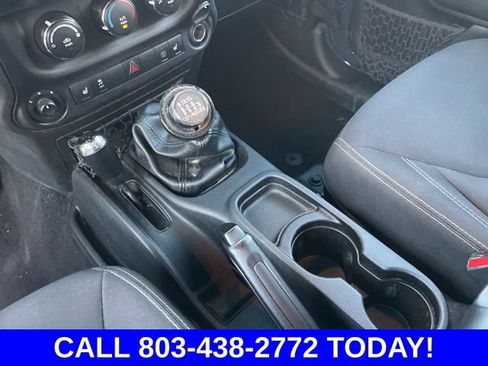 Used 2016 Jeep Wrangler Unlimited Rubicon w/ Connectivity Group AWD/4WD image 27