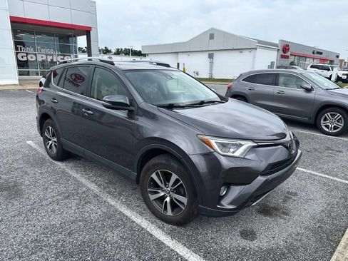 Used 2018 Toyota RAV4 XLE AWD/4WD image 3