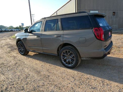 New 2027 Ford Expedition Platinum w/ Stealth Appearance Package AWD/4WD image 6