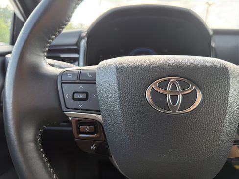 Certified 2025 Toyota Camry SE FWD image 10