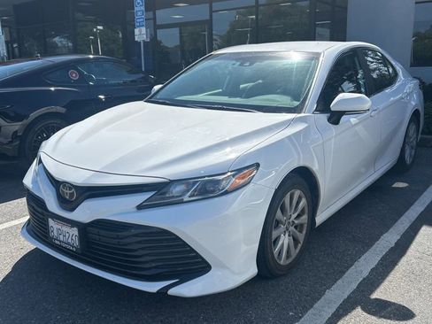 Used 2019 Toyota Camry LE w/ Convenience Package image 1