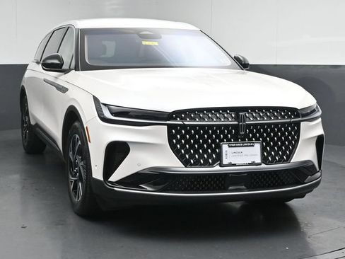 Used 2024 Lincoln Nautilus Premier AWD/4WD image 2