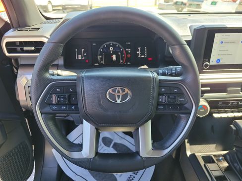 Used 2025 Toyota 4Runner SR5 RWD image 31