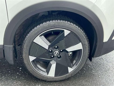 Used 2025 Nissan Kicks SR image 11