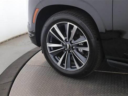 Used 2025 Cadillac Escalade ESV Sport image 13