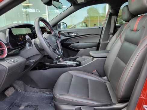 Used 2024 Chevrolet Trax RS FWD image 13