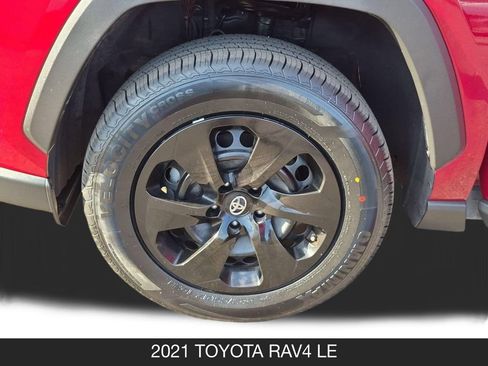Used 2021 Toyota RAV4 LE FWD image 11
