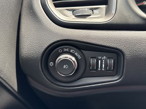 Used 2023 Jeep Renegade Limited AWD/4WD image 28