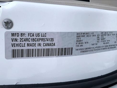 Used 2023 Chrysler Pacifica Touring-L image 30