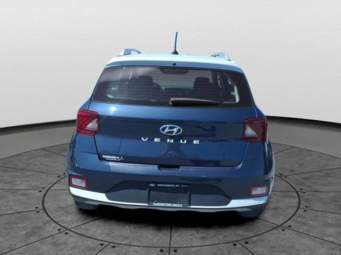 Used 2023 Hyundai Venue Limited w/ Cargo Package FWD image 5