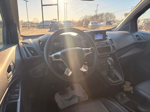 Used 2022 Ford Transit Connect XL image 5