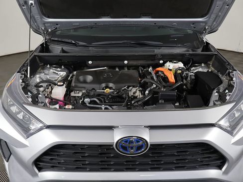 Used 2021 Toyota RAV4 LE AWD/4WD image 16
