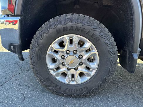 Used 2021 Chevrolet Silverado 3500 LTZ w/ LTZ Convenience Package image 17