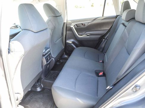 Used 2022 Toyota RAV4 LE image 18