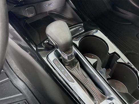 Used 2024 Chevrolet Trax LT w/ Sunroof Package image 16