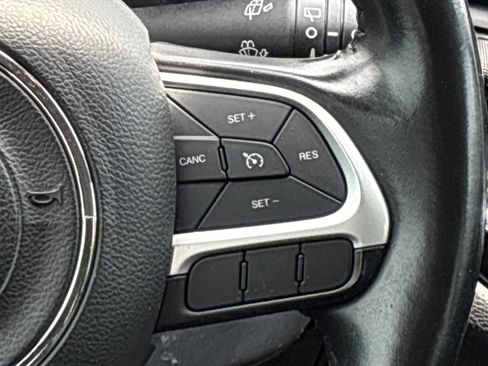 Used 2020 Jeep Compass Latitude FWD image 22