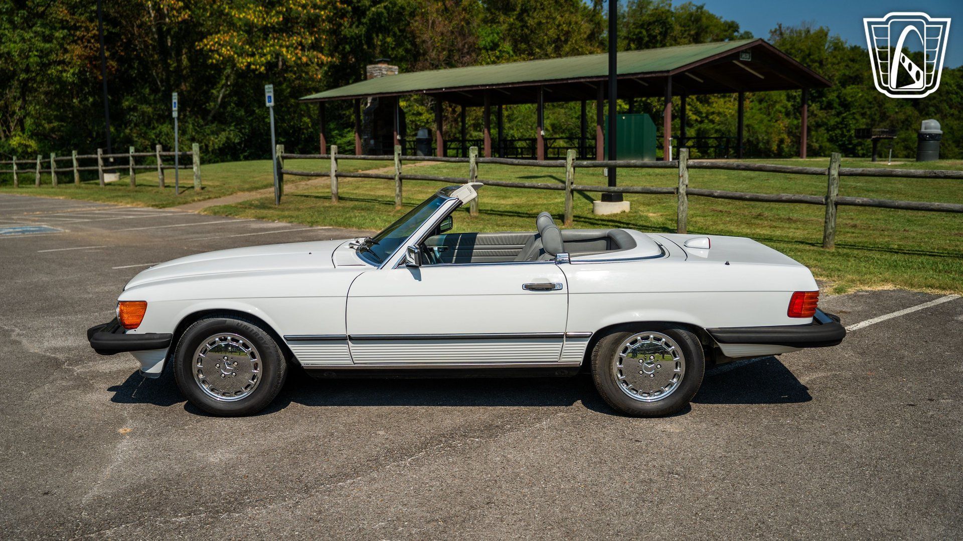 Used 1987 Mercedes-Benz 560 SL image 8