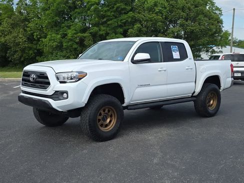 Used 2017 Toyota Tacoma SR5 w/ Tow Package AWD/4WD image 9