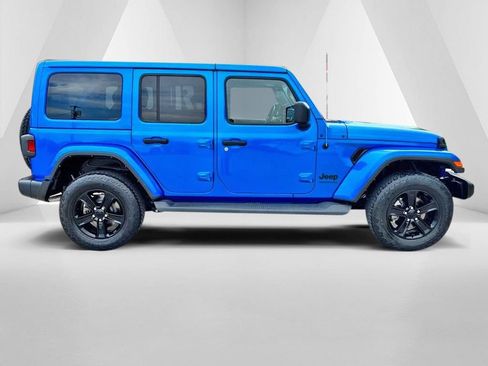 Used 2023 Jeep Wrangler Unlimited Sahara AWD/4WD image 8