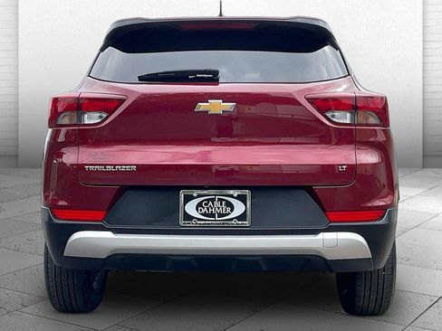 Used 2025 Chevrolet TrailBlazer LT FWD image 3