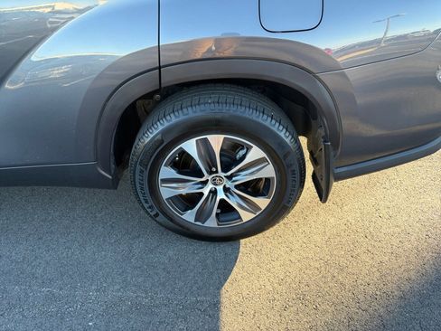 Used 2021 Toyota Highlander XLE image 25