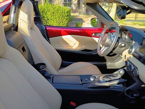 Used 2020 MAZDA MX-5 Miata RF Grand Touring RWD image 19