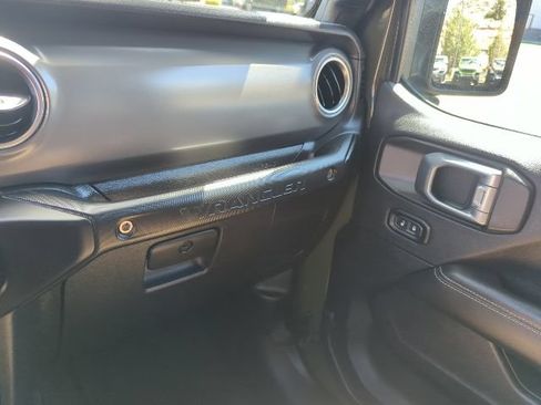 Used 2022 Jeep Wrangler Unlimited Rubicon AWD/4WD image 8