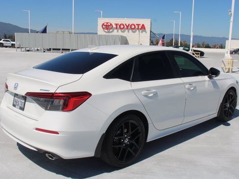 Used 2024 Honda Civic Sport image 3
