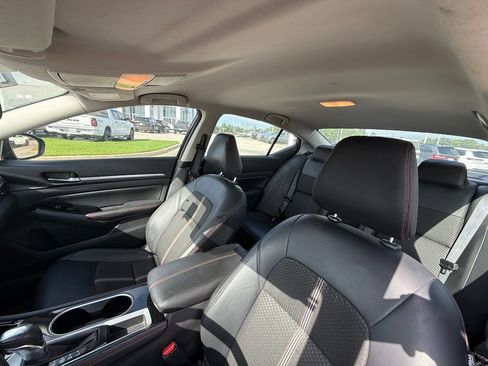 Used 2024 Nissan Altima 2.5 SR FWD image 19