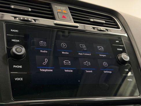 Used 2019 Volkswagen Golf Alltrack SE image 16