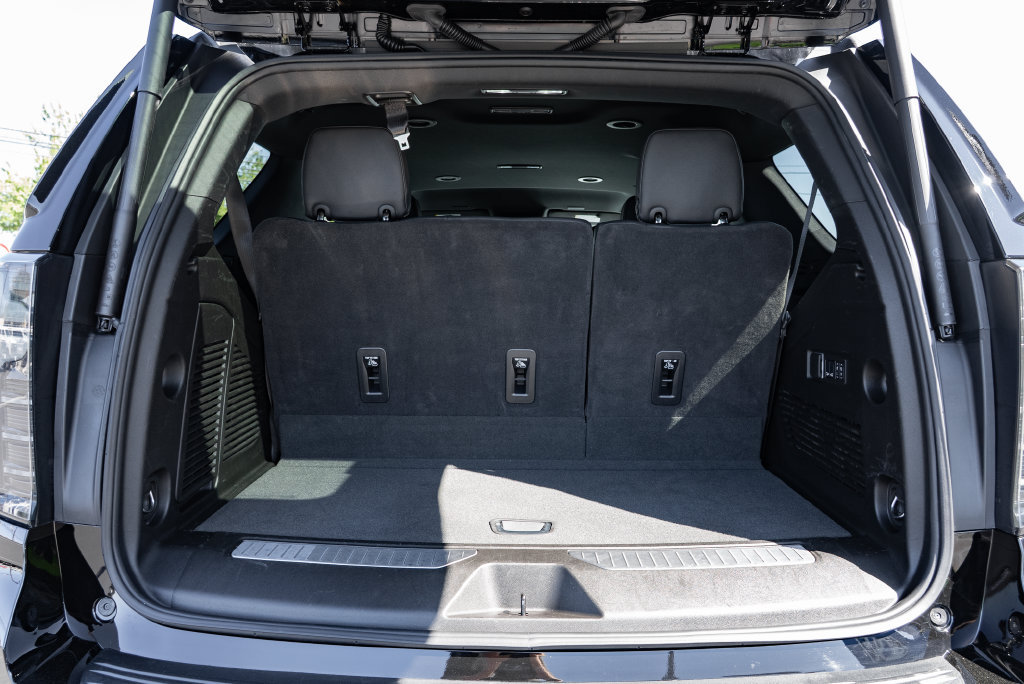 Used 2025 Chevrolet Tahoe Premier AWD/4WD image 8