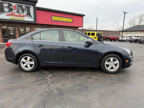 Used 2016 Chevrolet Cruze LT image 8
