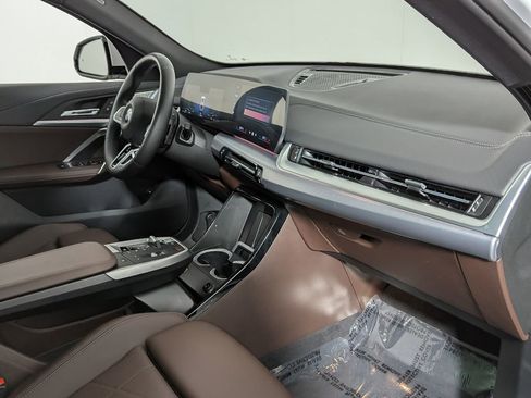 Used 2025 BMW X2 xDrive28i w/ M Sport Package AWD/4WD image 29