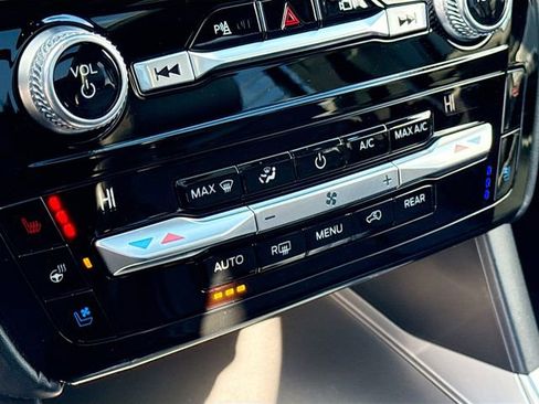 Certified 2021 Ford Explorer Platinum w/ Equipment Group 601A image 22