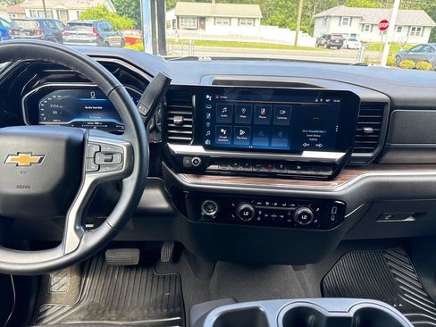 Used 2023 Chevrolet Silverado 1500 LT AWD/4WD image 17