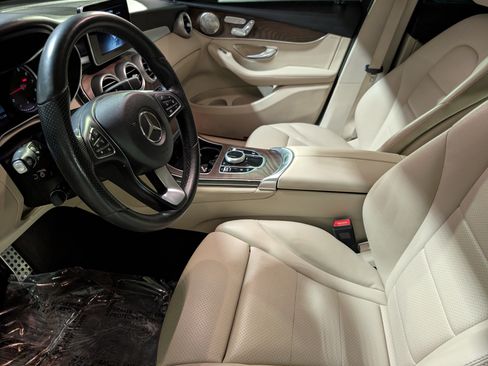 Used 2019 Mercedes-Benz GLC 300 4MATIC image 4
