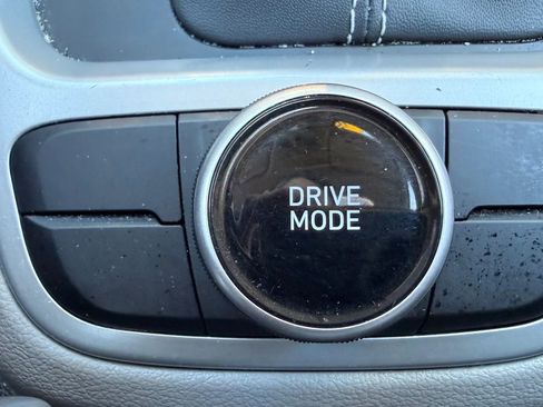 Used 2025 Hyundai Venue SEL FWD image 28