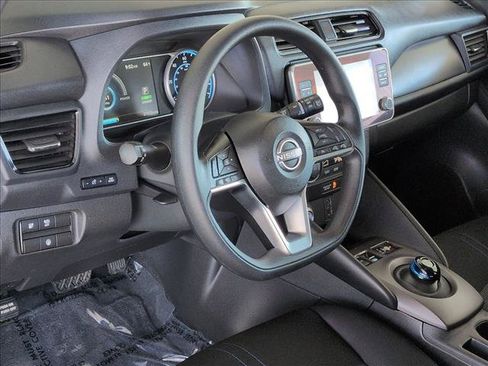 Used 2025 Nissan Leaf S FWD image 10