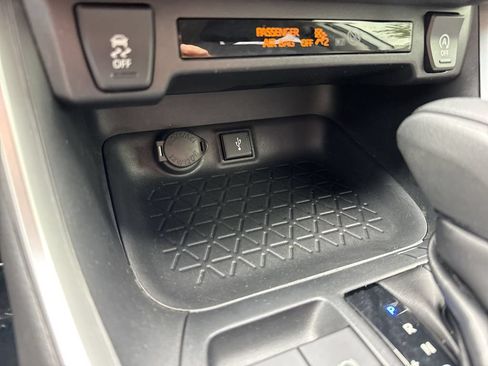Used 2021 Toyota RAV4 XLE FWD image 53