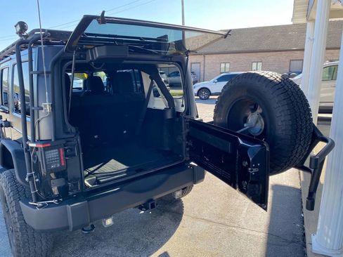 Used 2018 Jeep Wrangler Unlimited Sport S AWD/4WD image 19