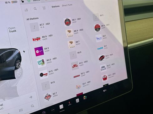 Used 2024 Tesla Model Y Long Range AWD/4WD image 19