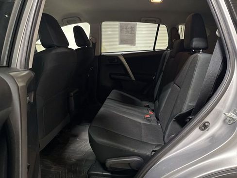 Used 2018 Toyota RAV4 LE AWD/4WD image 22