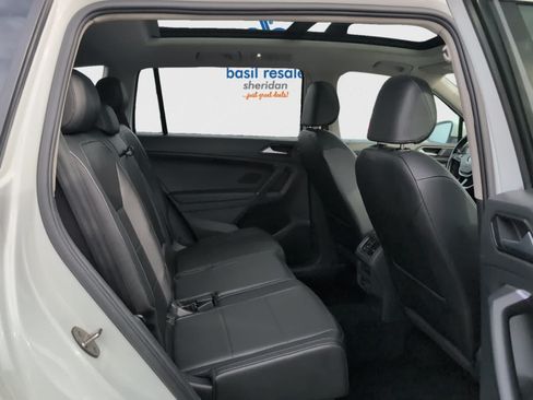 Used 2018 Volkswagen Tiguan SE AWD/4WD image 28
