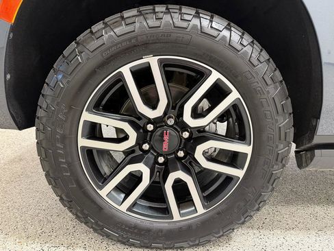 Used 2021 GMC Yukon AT4 w/ AT4 Premium Package image 9