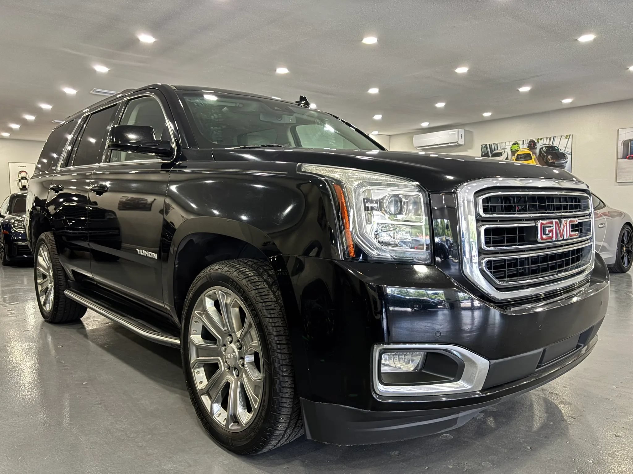 Used 2019 GMC Yukon SLT w/ Open Road Package RWD image 1