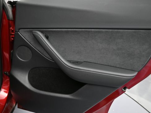 Used 2025 Tesla Model Y Long Range image 11