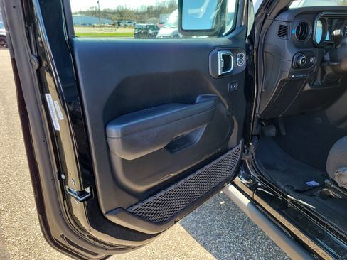 Used 2025 Jeep Wrangler Unlimited Rubicon 4xe w/ Convenience Group image 6