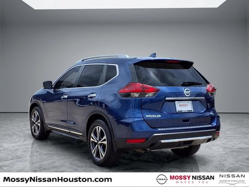 Used 2017 Nissan Rogue SL w/ SL Premium Package FWD image 2