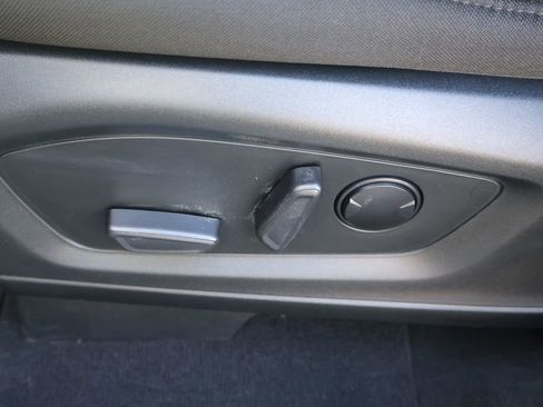 Used 2023 Ford Explorer XLT image 32